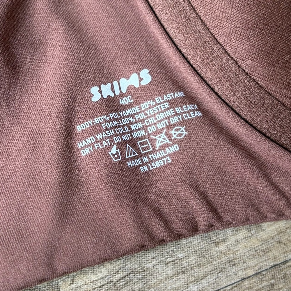 SKIMS 40C Fits Everybody T-Shirt Bra - Picture 4 of 6